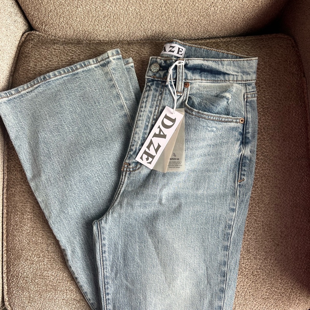 Daze Women's Classic Light Blue Straight Leg Jeans - Picture 7 of 7
